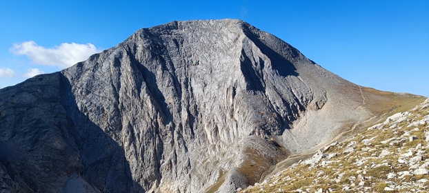 grimpant la cime Vihren et la cime Kutelo